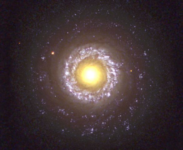 ペガスス座の銀河系外星雲NGC7742