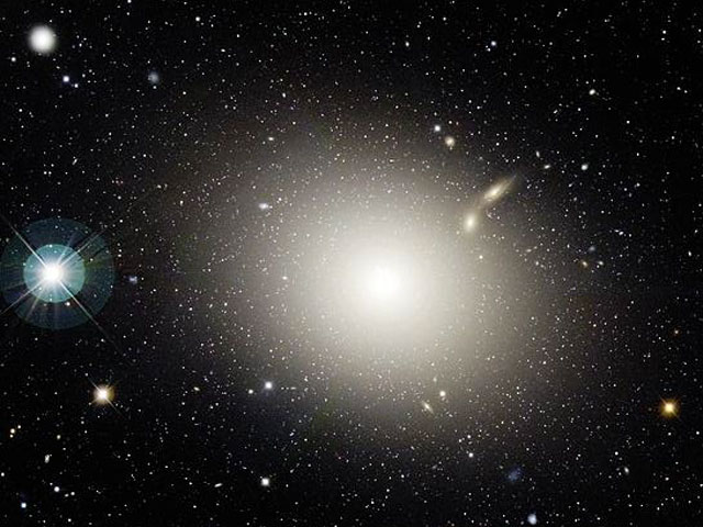 おとめ座の楕円銀河M87