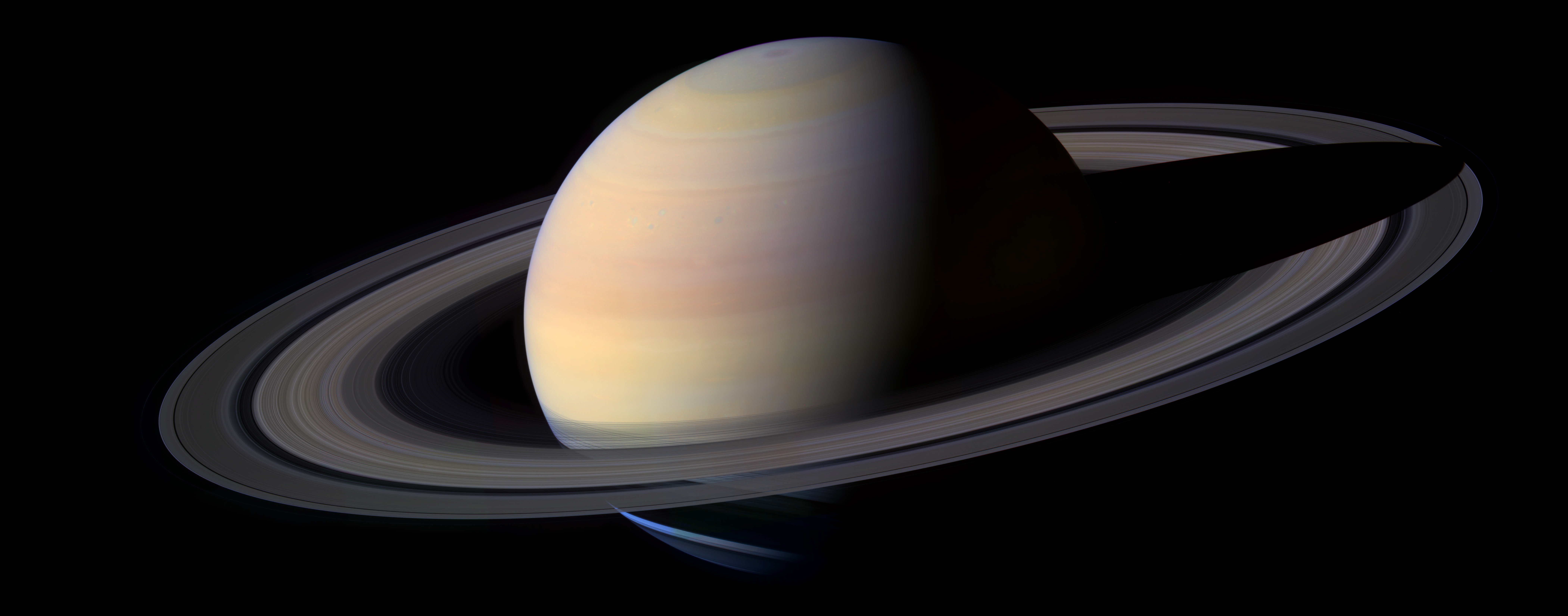 APOD 2004 December 25 Big Beautiful Saturn
