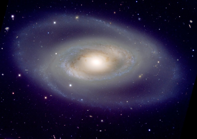 ろ座の銀河系外星雲NGC1350