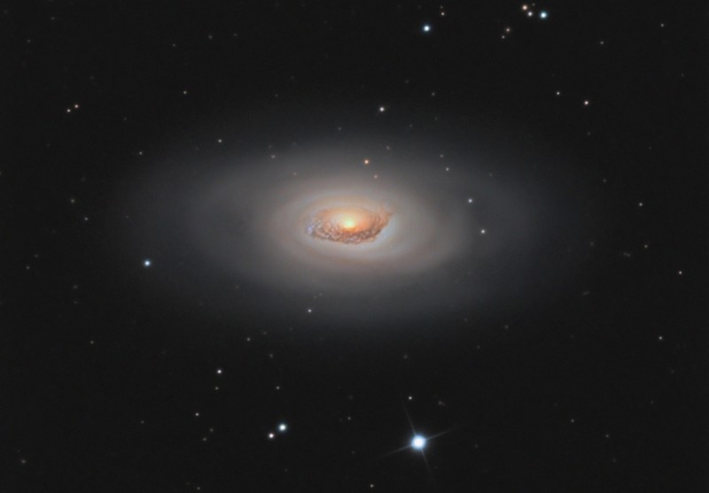 黒眼星雲M64(メシエ64)