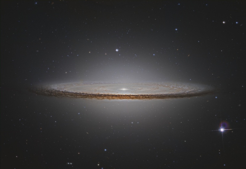 おとめ座の渦巻き銀河M104
