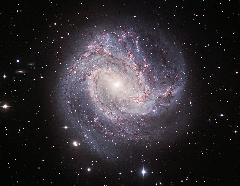 うみへび座の渦巻き銀河M83