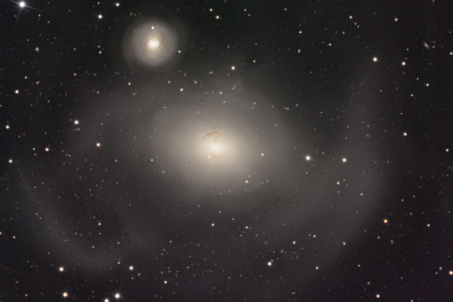 ろ座の銀河系外星雲NGC1316