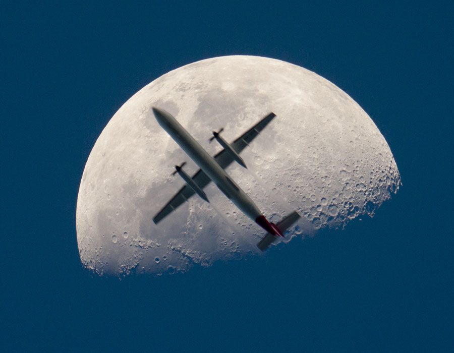 moonplane_thomas.jpg