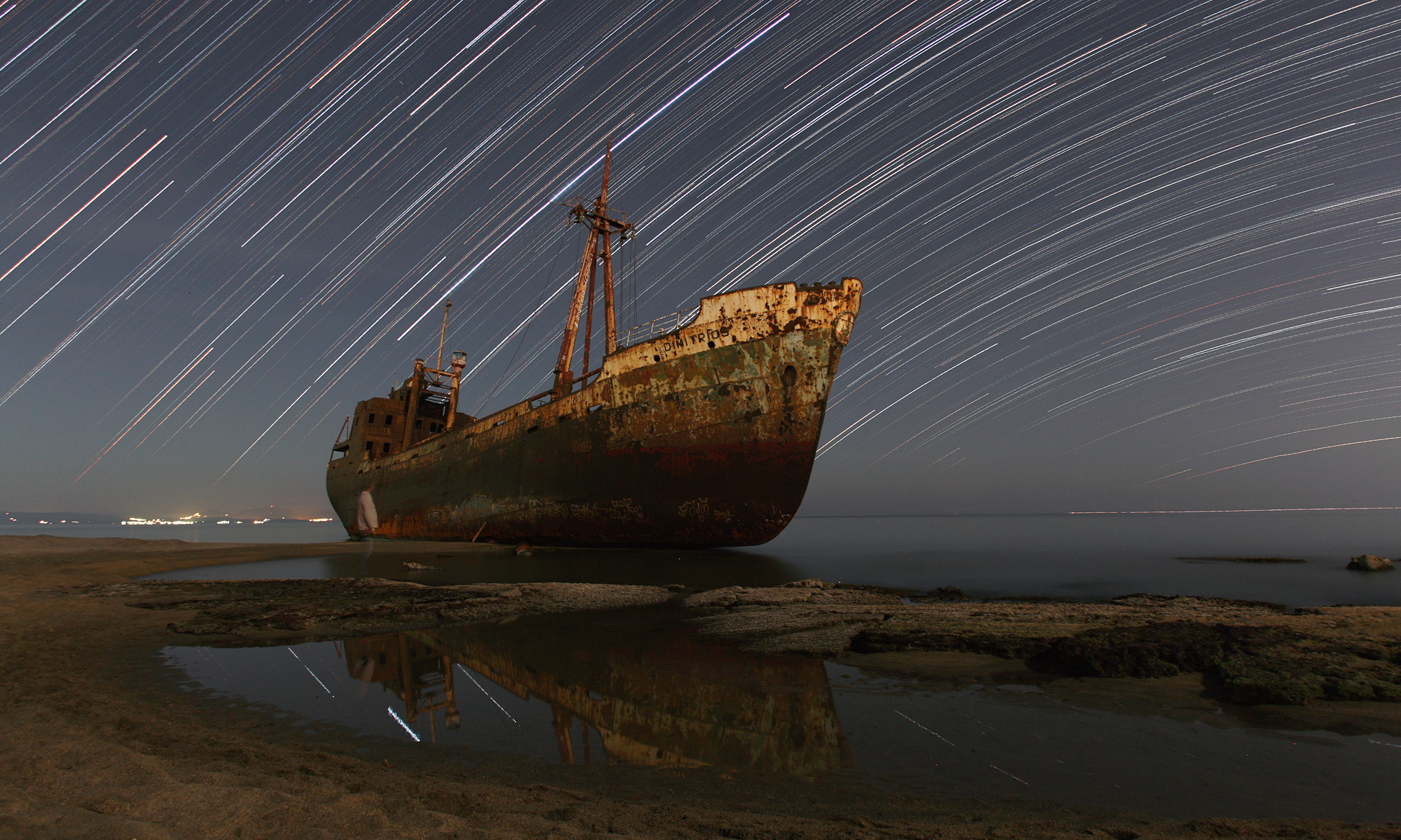 APOD: 2010 October 29 - Star Trails and the Captains Ghost 