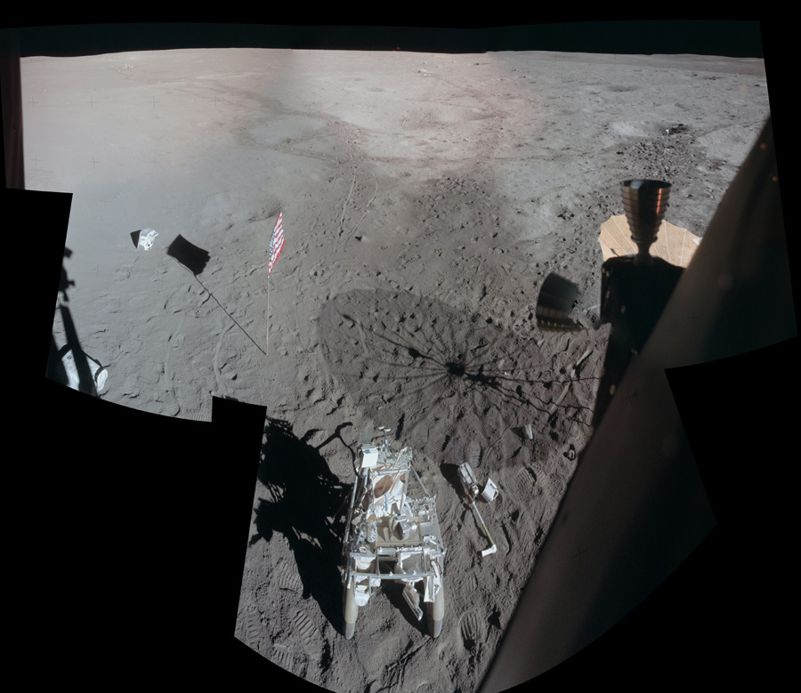 Ảnh: Mặt trăng nhìn qua module Antares của phi thuyền Apollo 14