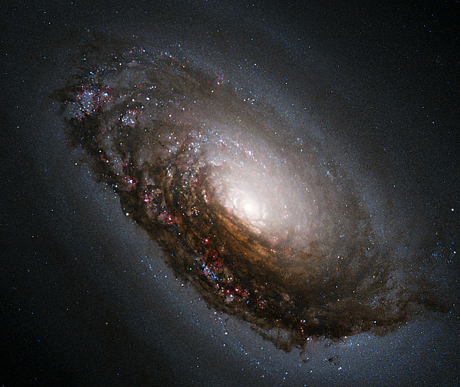 M64: Thiên hà xinh đẹp đang yên giấc 
