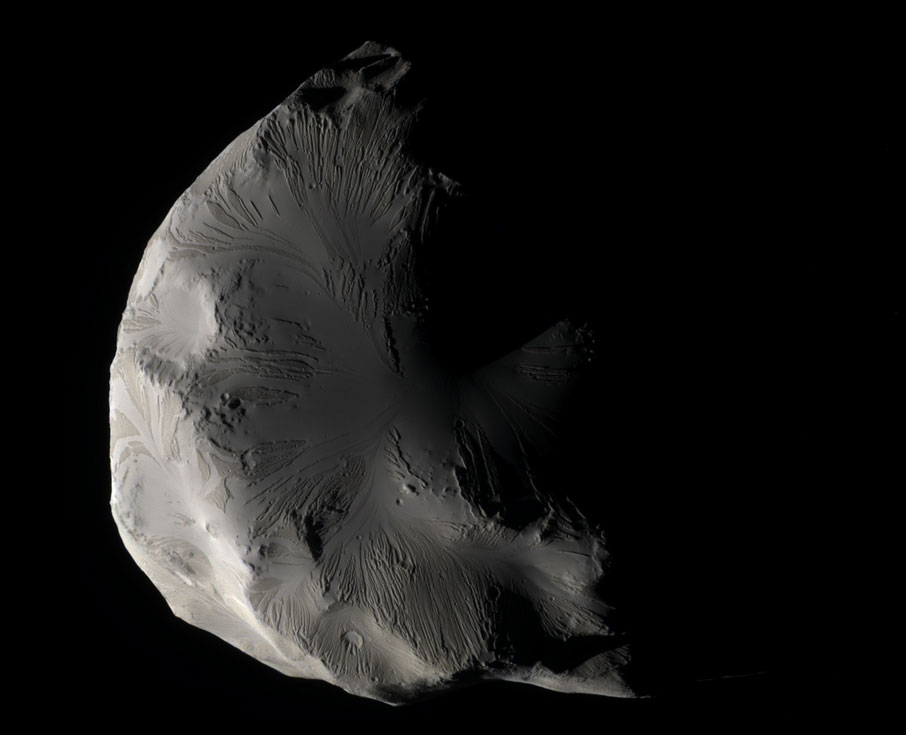 Helene, Bulan Saturnus Dalam Warna
