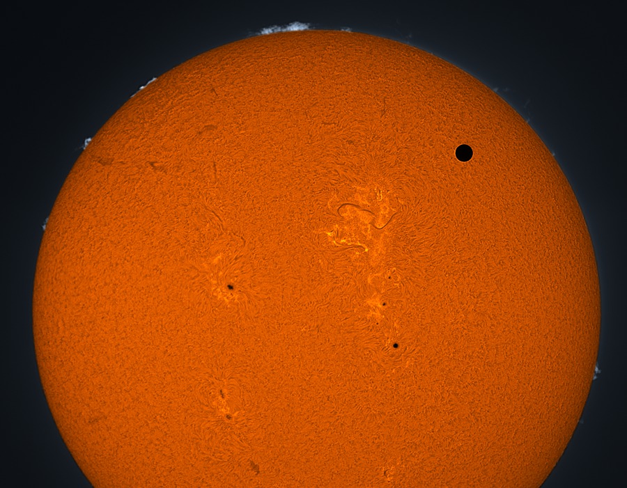 http://apod.nasa.gov/apod/image/1206/VenusTransit2012_HetlageCrop.jpg