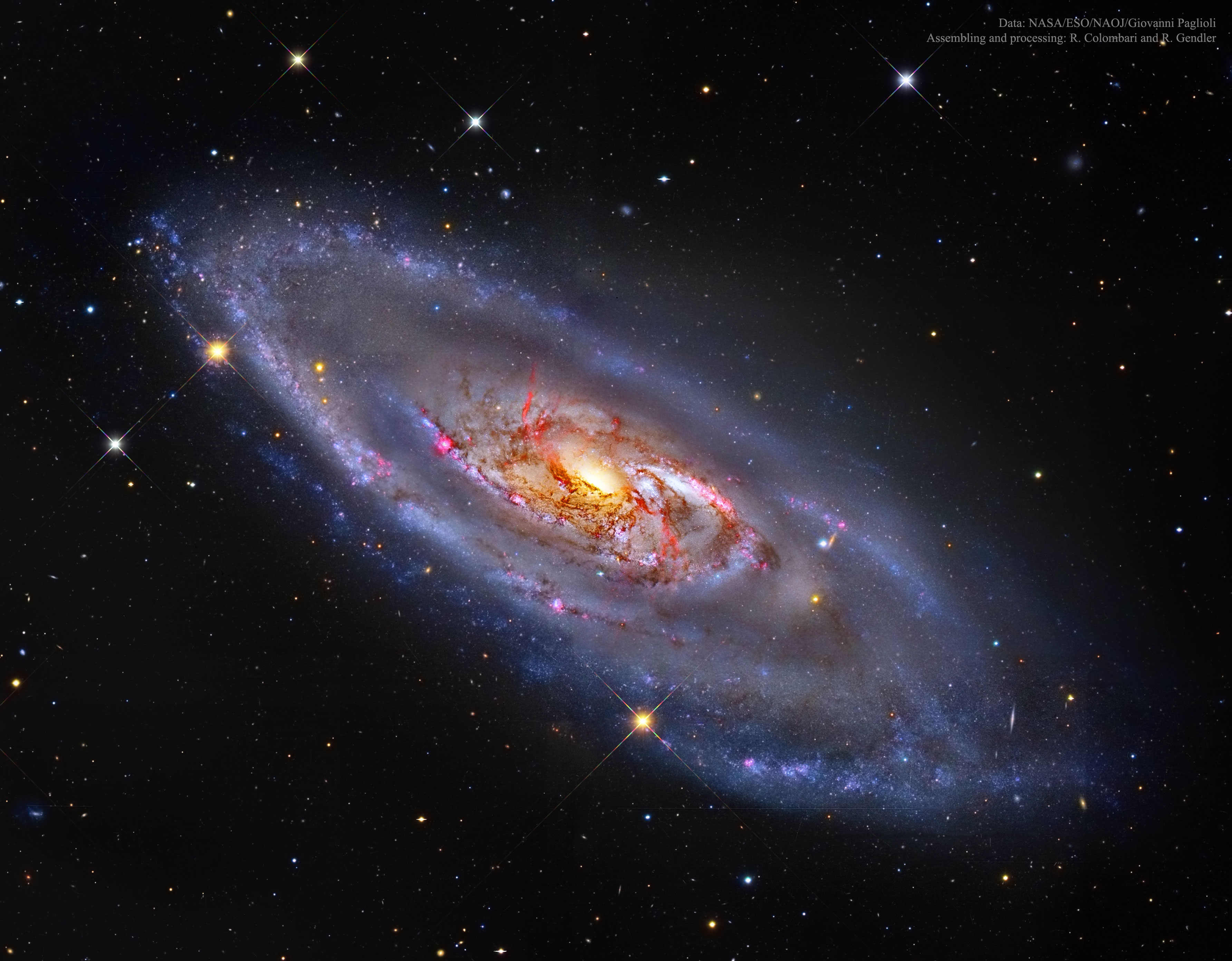 Мозаичное изображение спиральной галактики Мессье 106 — галактика в созвездии Гончие Псы