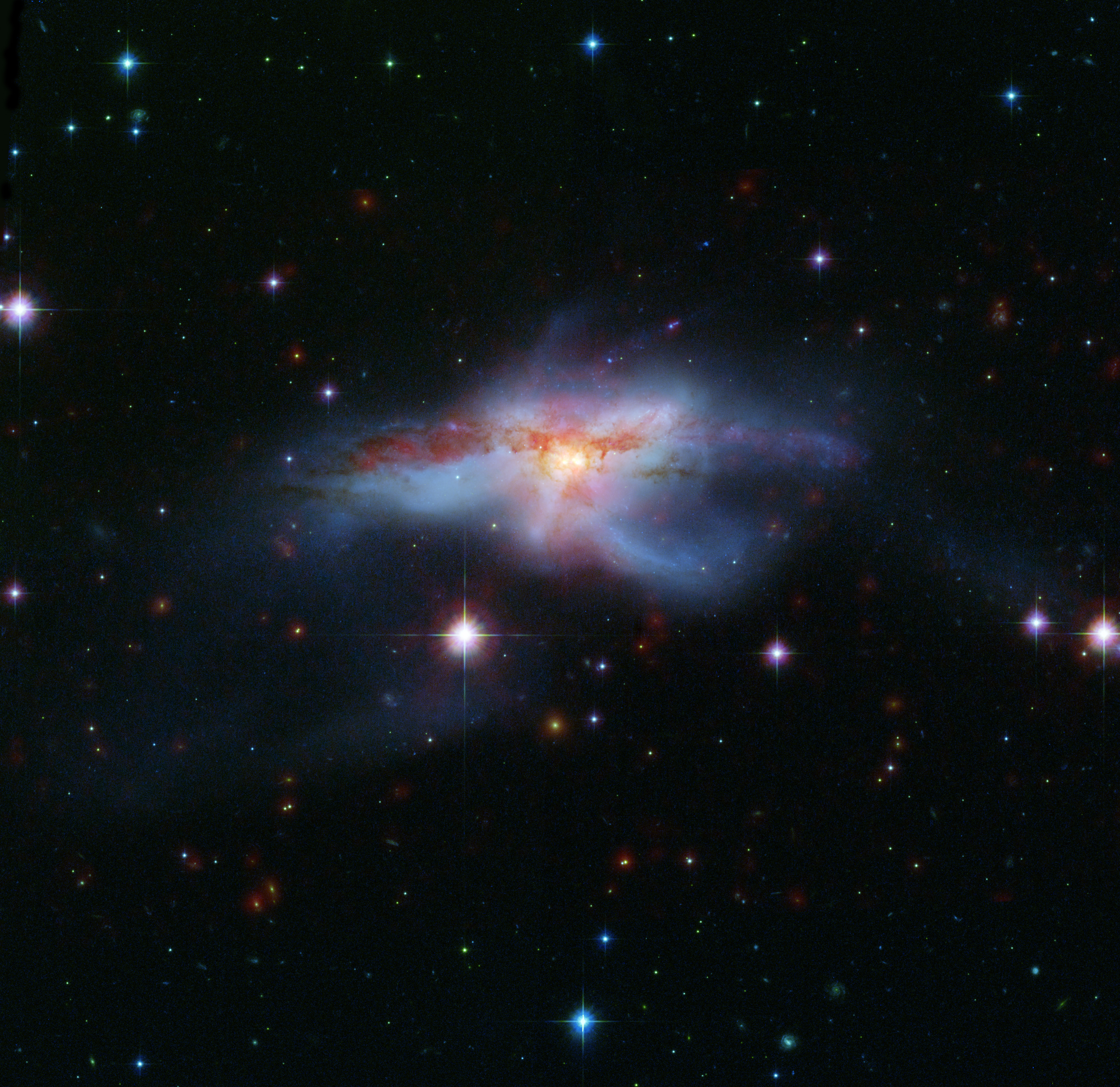 Рождение новой звезды. Хаббл слияние галактик. Галактика NGC 5408. Галактика NGC 3147. Двойная Галактика.
