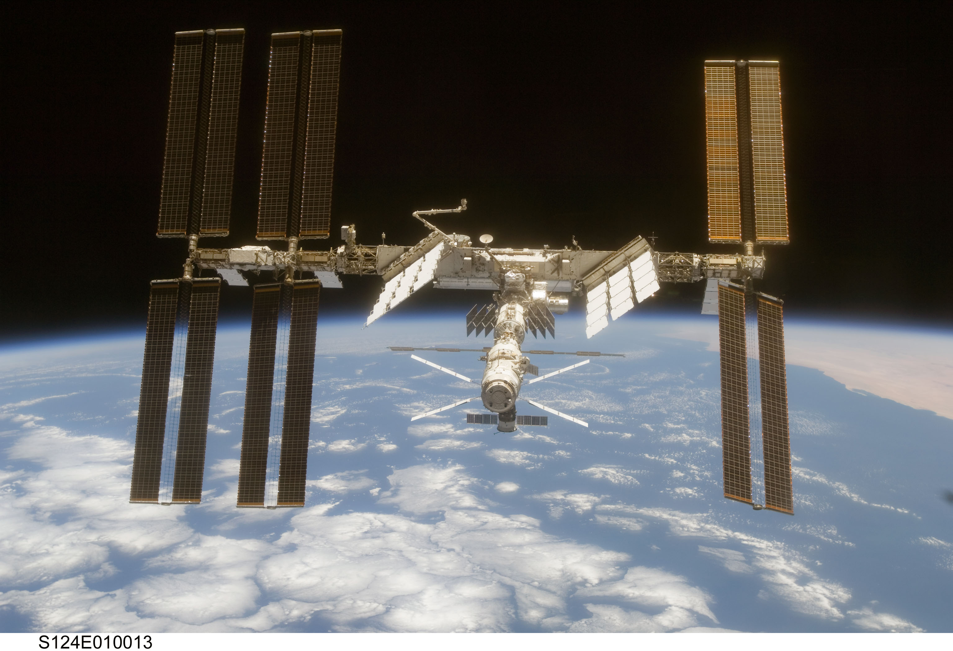 Сколько орбитальных станций в космосе сейчас. Космическая станция МКС. МКС станция Космическая Орбита. Высота орбиты МКС. Станция Космическая МКС высота.