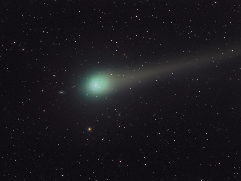 2009年03月07日:鹿林彗星与遥远的星系-（Comet Lulin and Distant Galaxies）