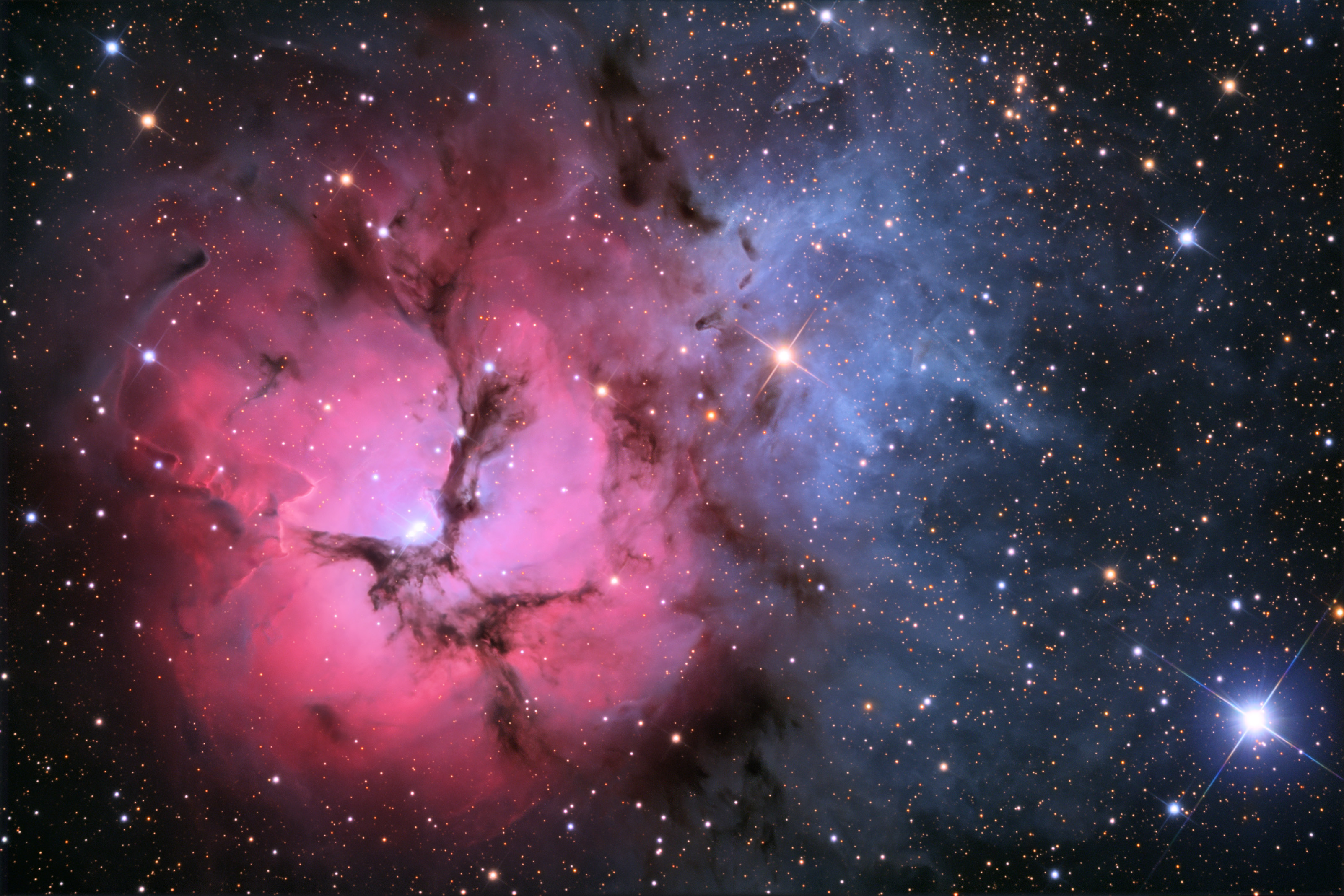 APOD: 2009 July 7 - The Trifid Nebula in Stars and Dust