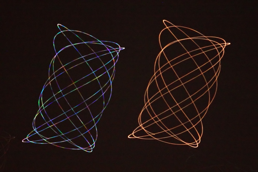 The star Regulas (left) and Mars (right): Image by Juergen Michelberger