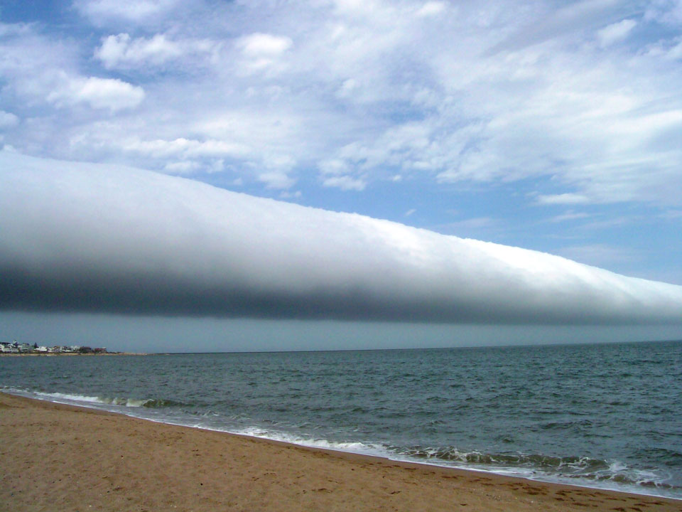 Una nube rodillo sobre Uruguay