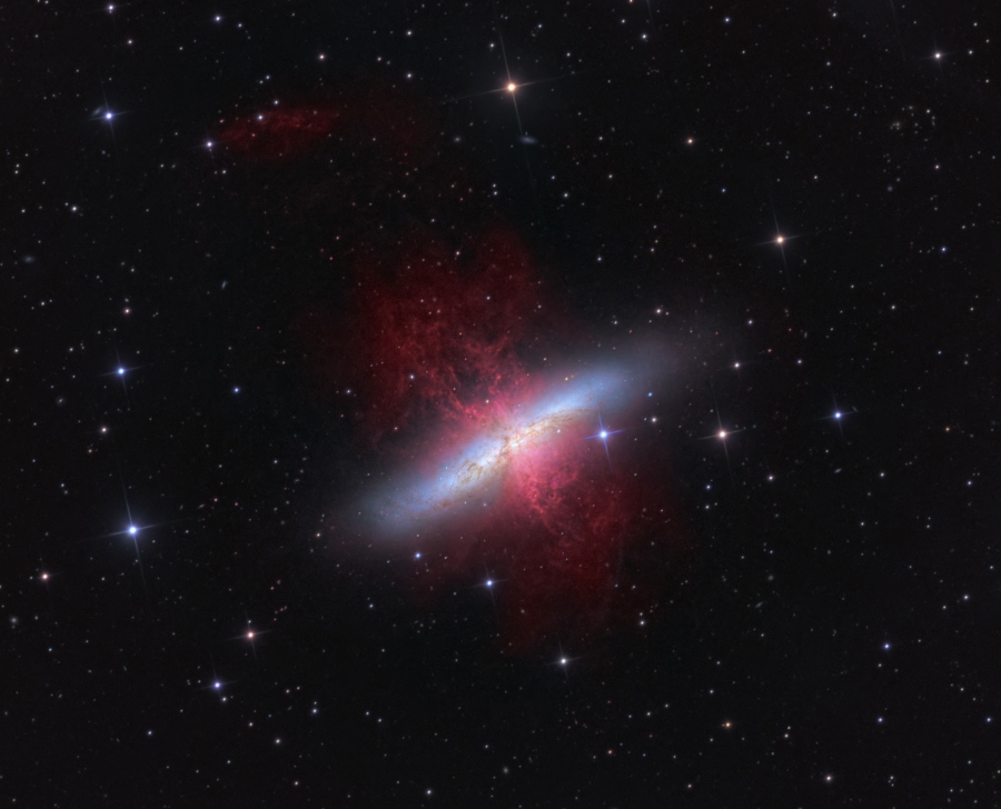 M 82: galaxia Starburst con un súper viento