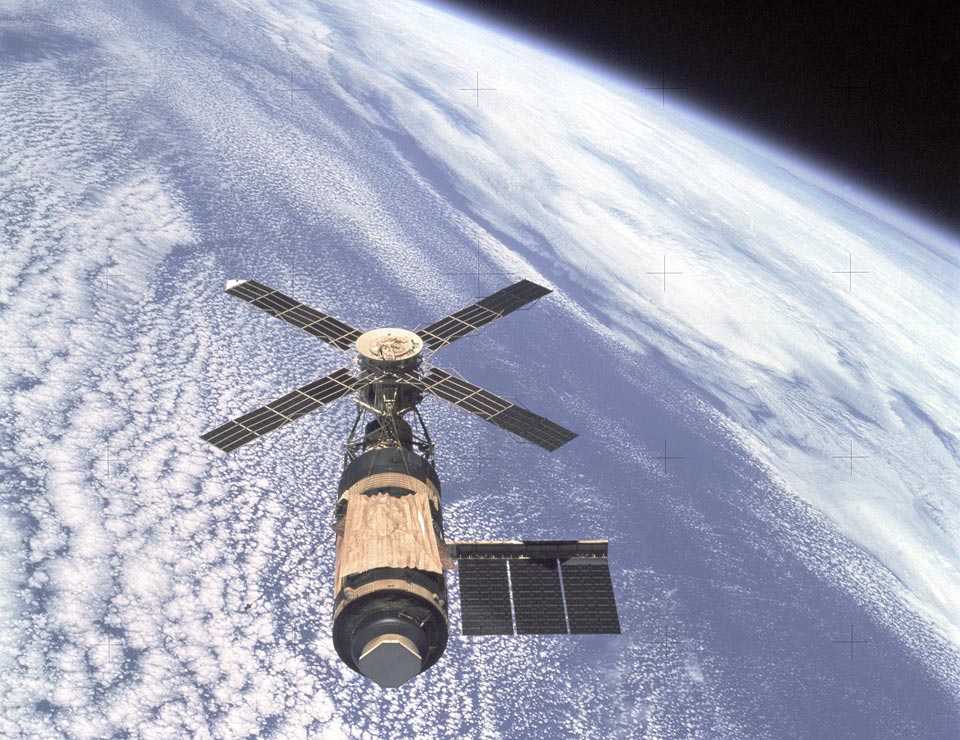 El Skylab sobre la Tierra