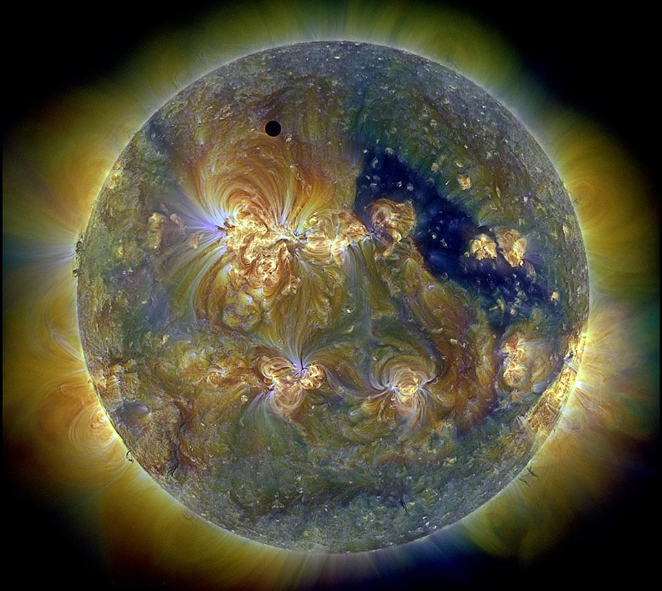 Venus y el Sol triplemente ultravioleta