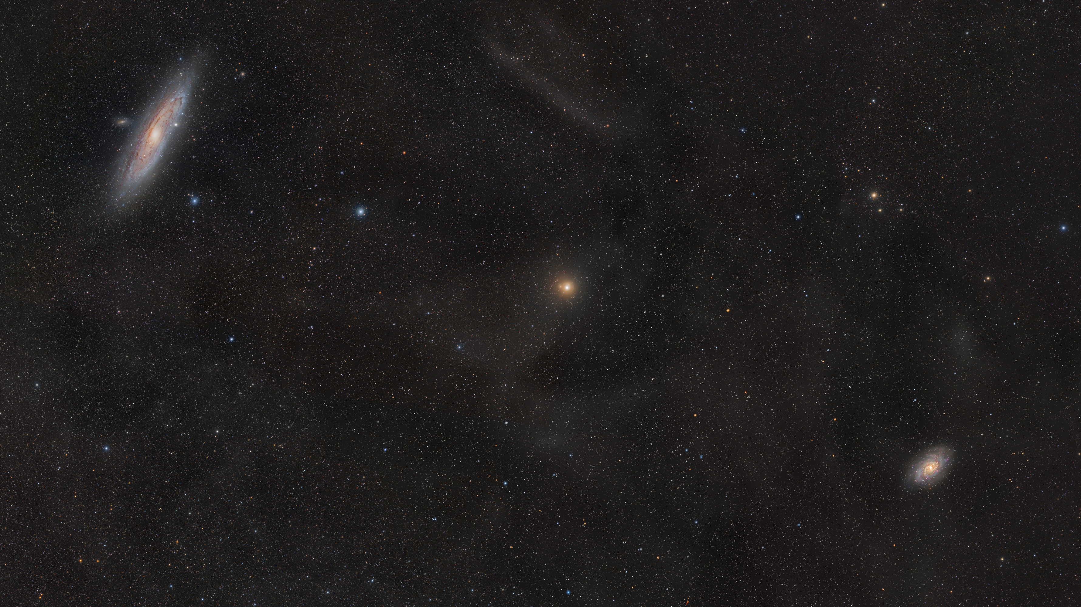 Https m 31. M33 Галактика невооруженным глазом. Галактика м33 и м31. Туманность Андромеды m31. Галактика м 31 на небе.