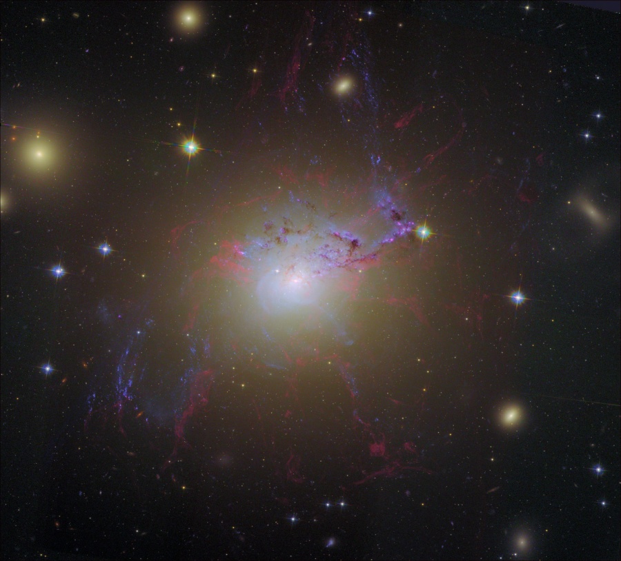 哈勃混音:活动星系NGC 1275