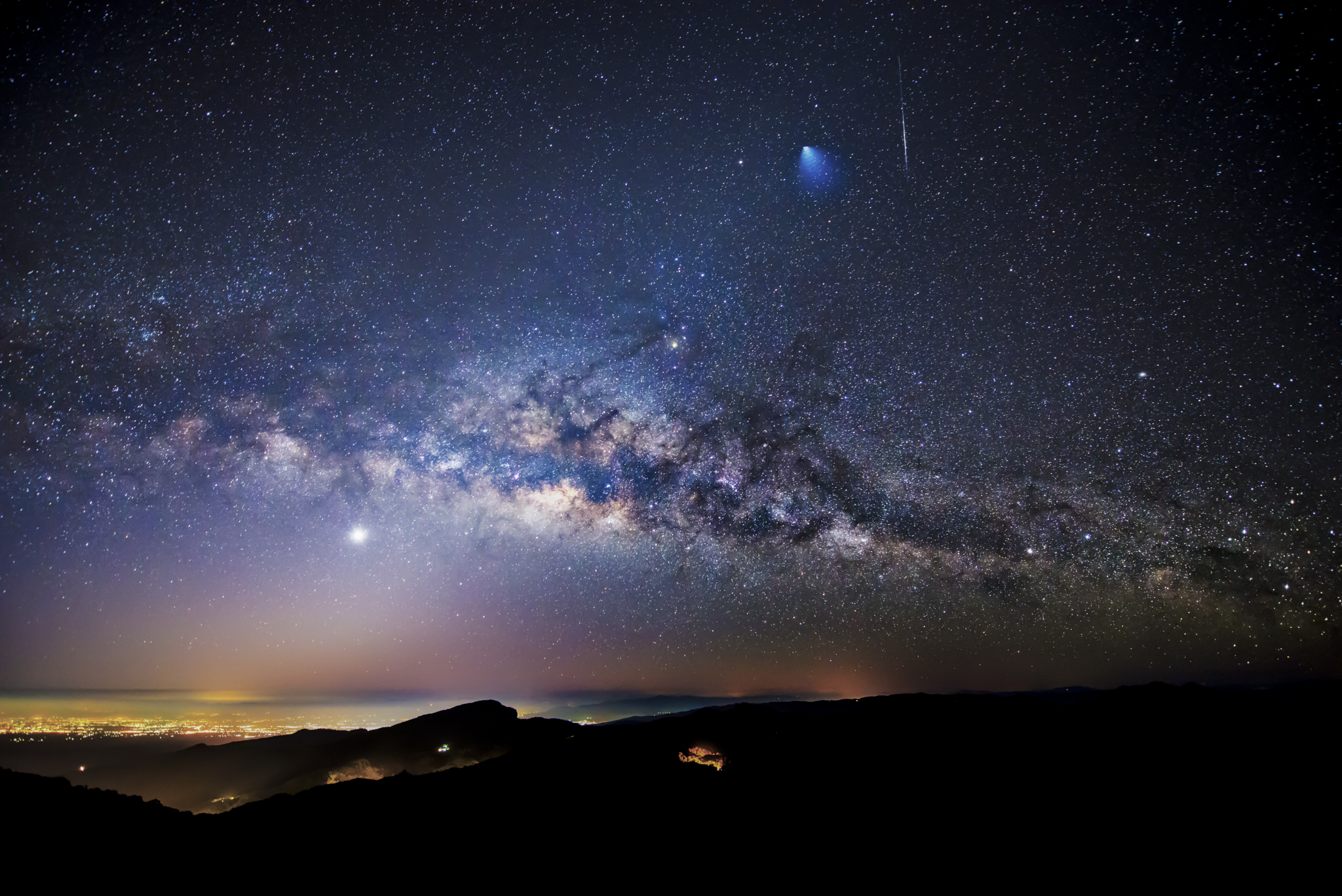 APOD: 2014 February 12 - Rocket, Meteor, and Milky Way over Thailand