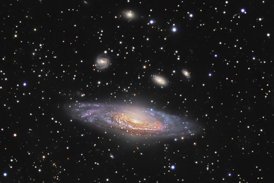 NGC 7331 y más allá