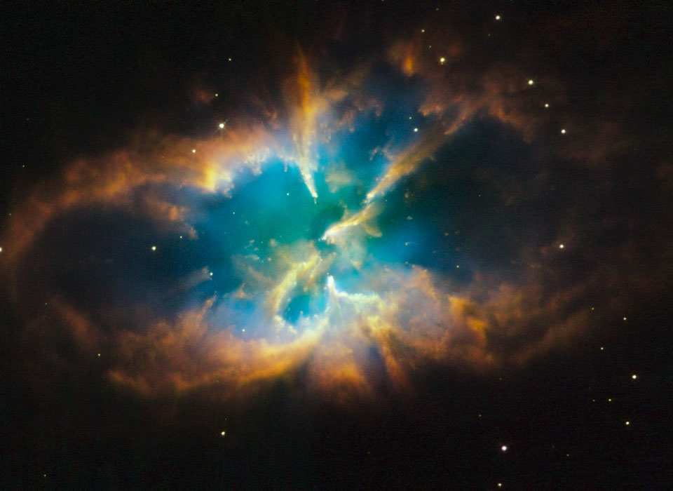 哈勃望远镜拍摄的行星状星云ngc2818