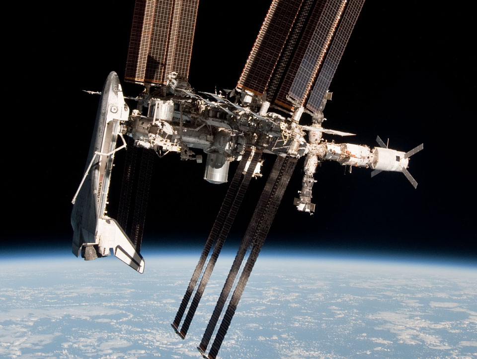 El transbordador espacial y la Estación Espacial fotografiados juntos