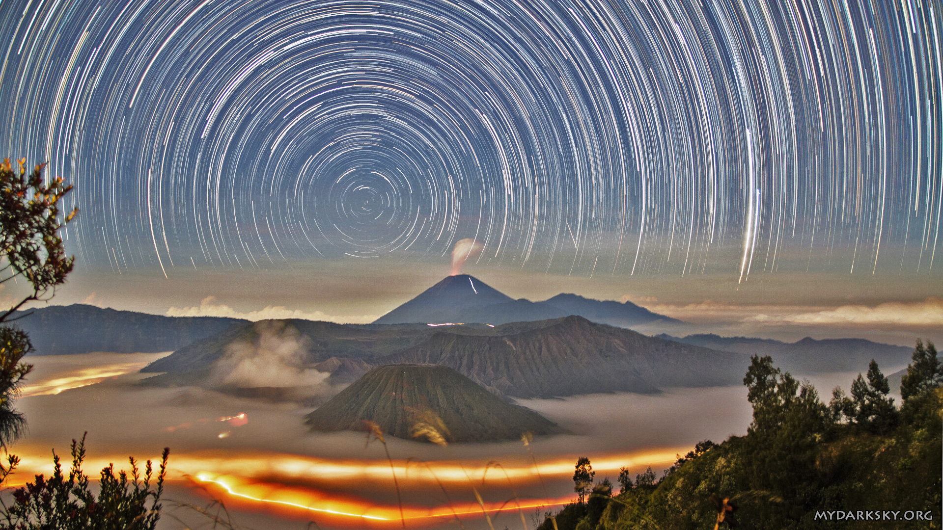 Star trail. Красота неба и земли\. Звездные тропы. Небесный град. Загадочный вид неба.