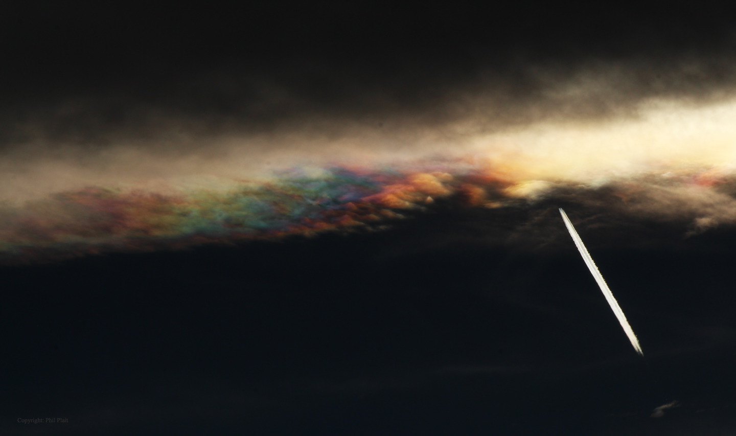 APOD: 2014 October 29 - Iridescent Cloud Edge Over Colorado