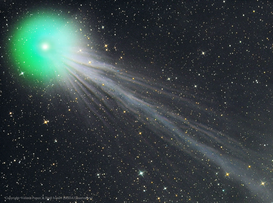 La compleja cola de iones del cometa Lovejoy