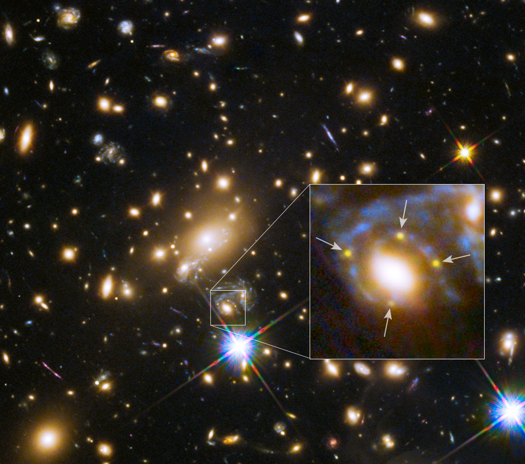 Una galaxia y un cúmulo crean cuatro imágenes de una supernova distante