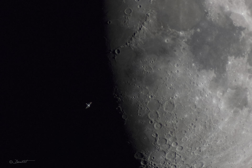 月球明暗分界线上的空间站