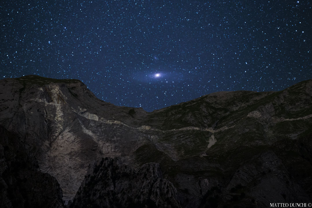 Andromeda saliendo sobre los Alpes