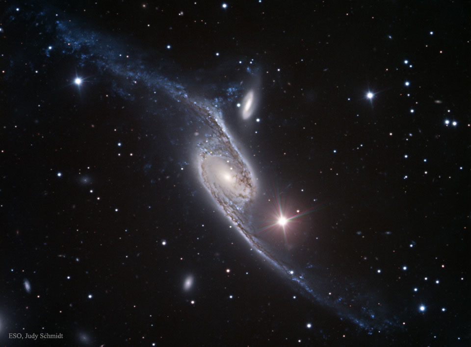 NGC 6872: una galaxia espiral estirada