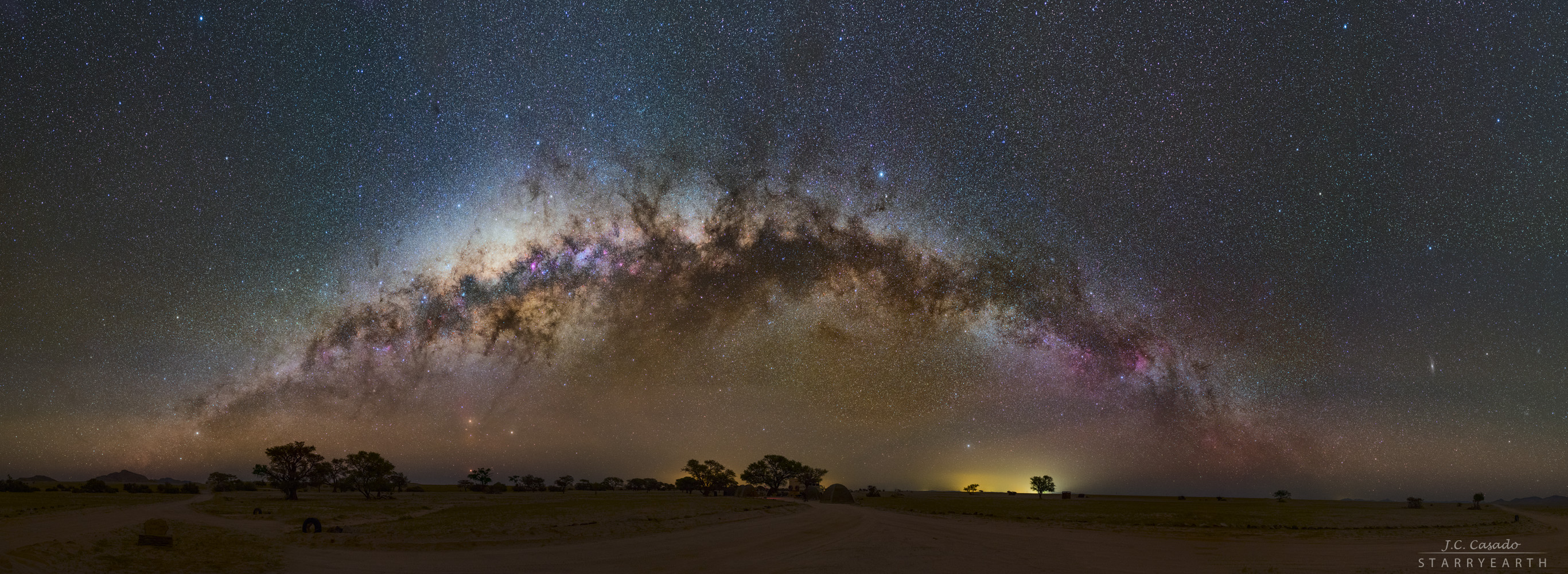 APOD: 2016 August 26 - The Milky Way Sets