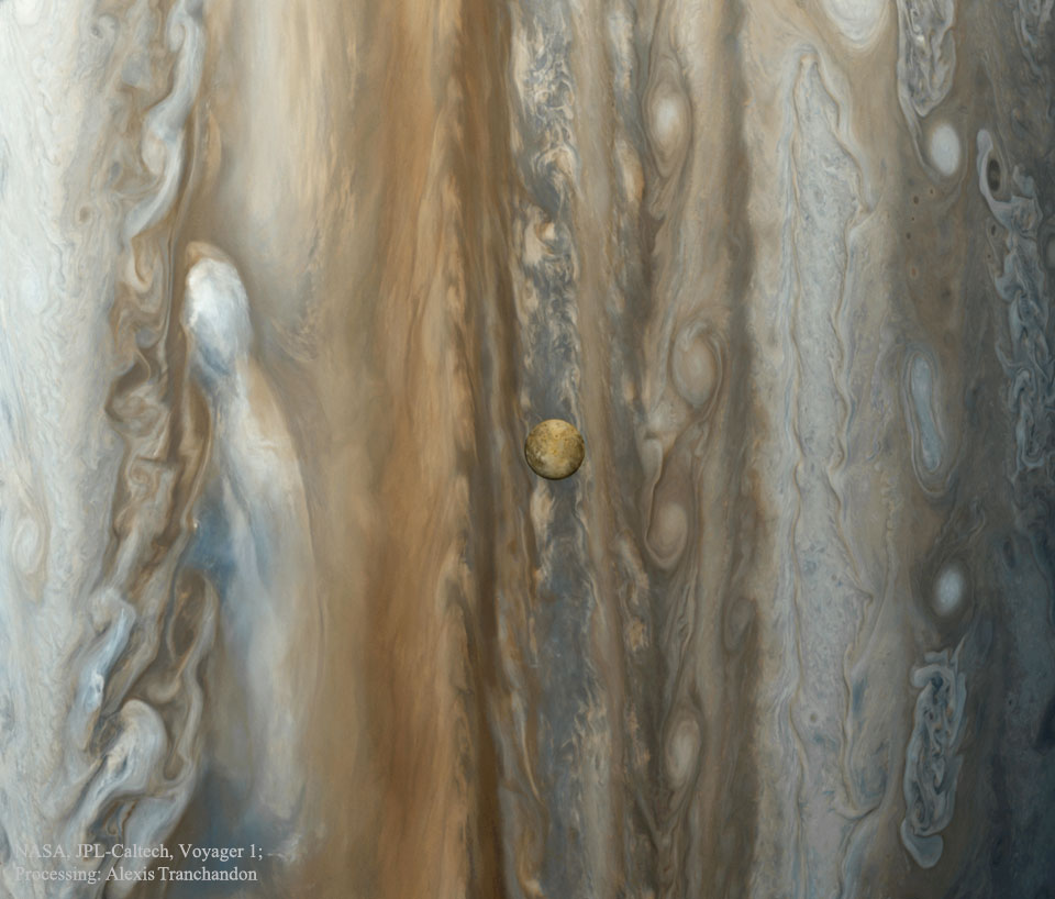 Io sobre Júpiter desde la Voyager