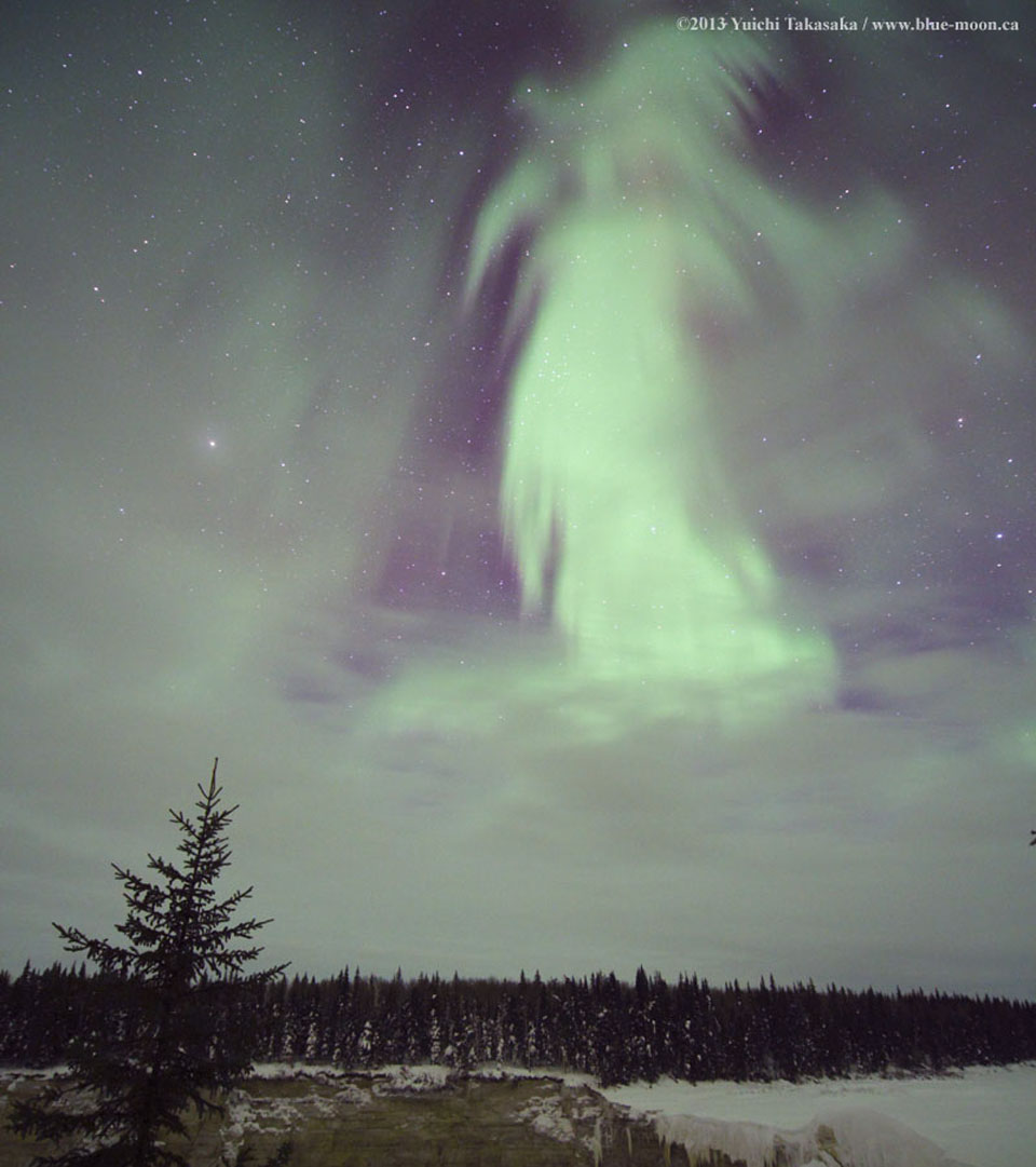 Aurora fantasmal sobre Canadá