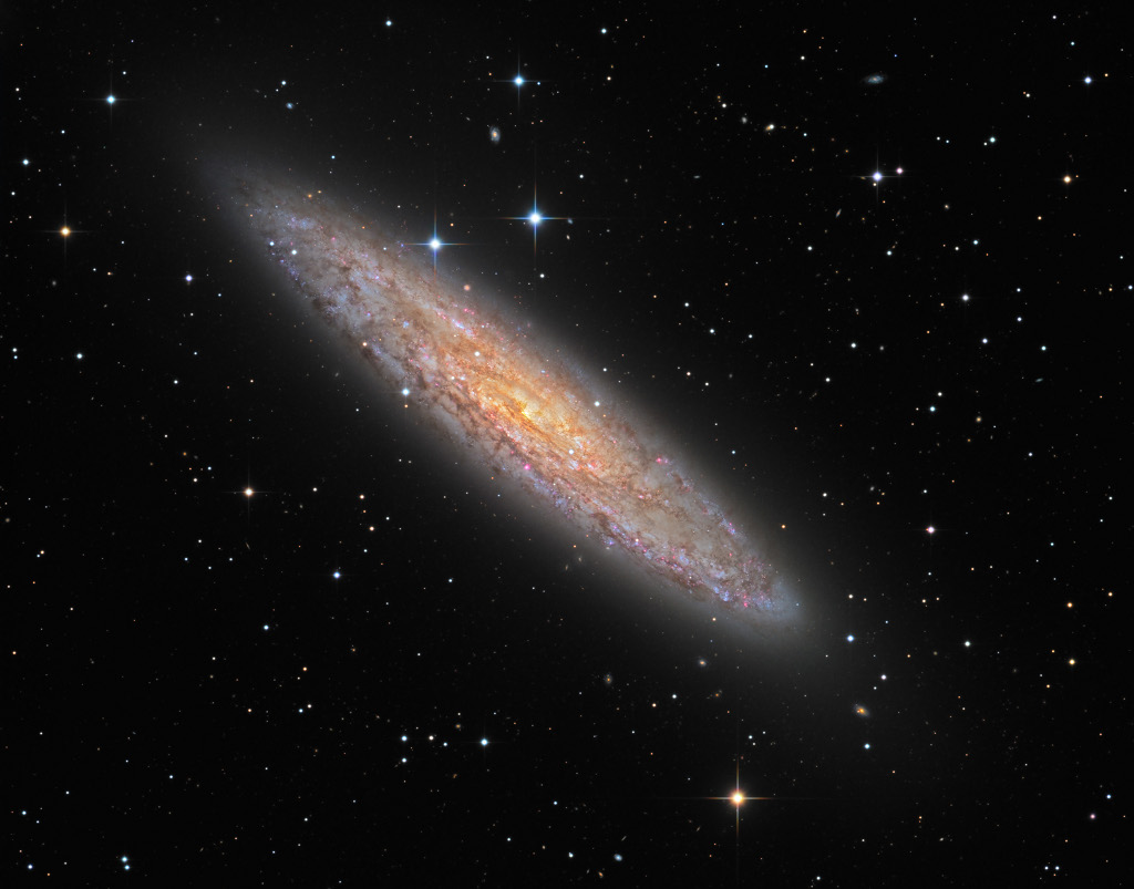 NGC 253: Polvoriento Universo Isla