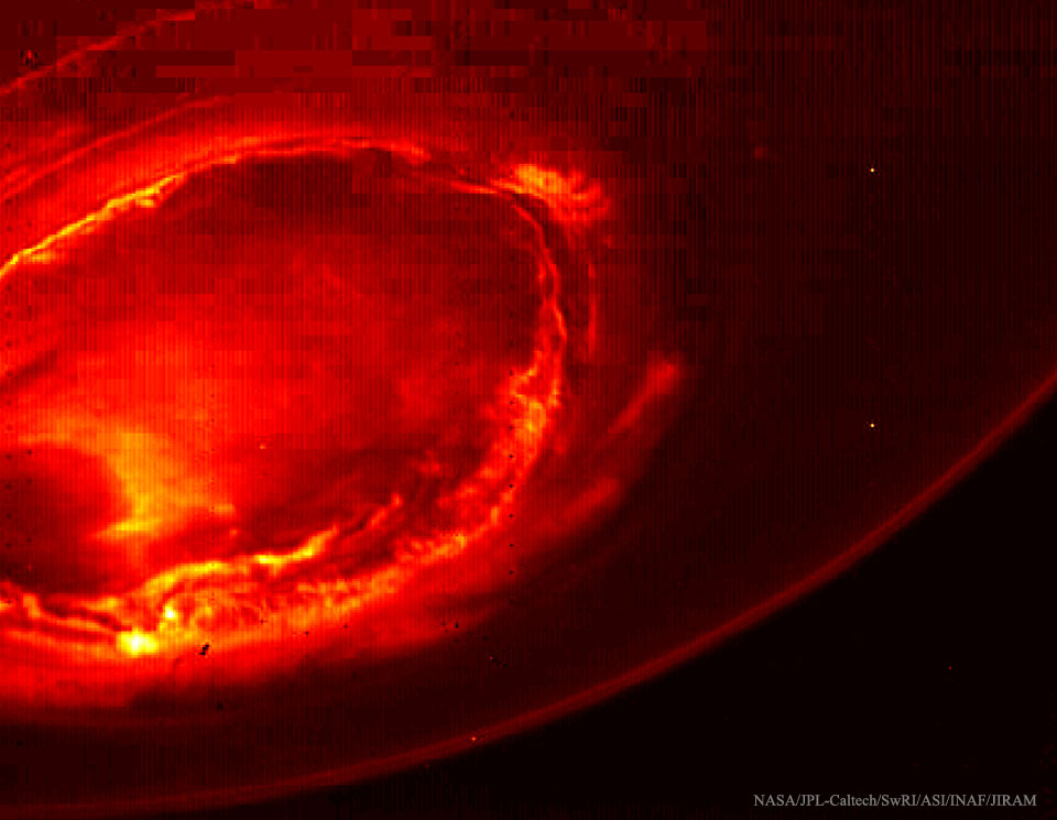 Aurora sobre el polo sur de Júpiter de Juno