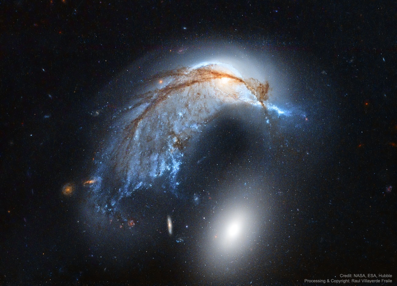 Astronomy Picture of the Day - Σελίδα 3 PorpoiseGalaxy_HubbleFraile_1300