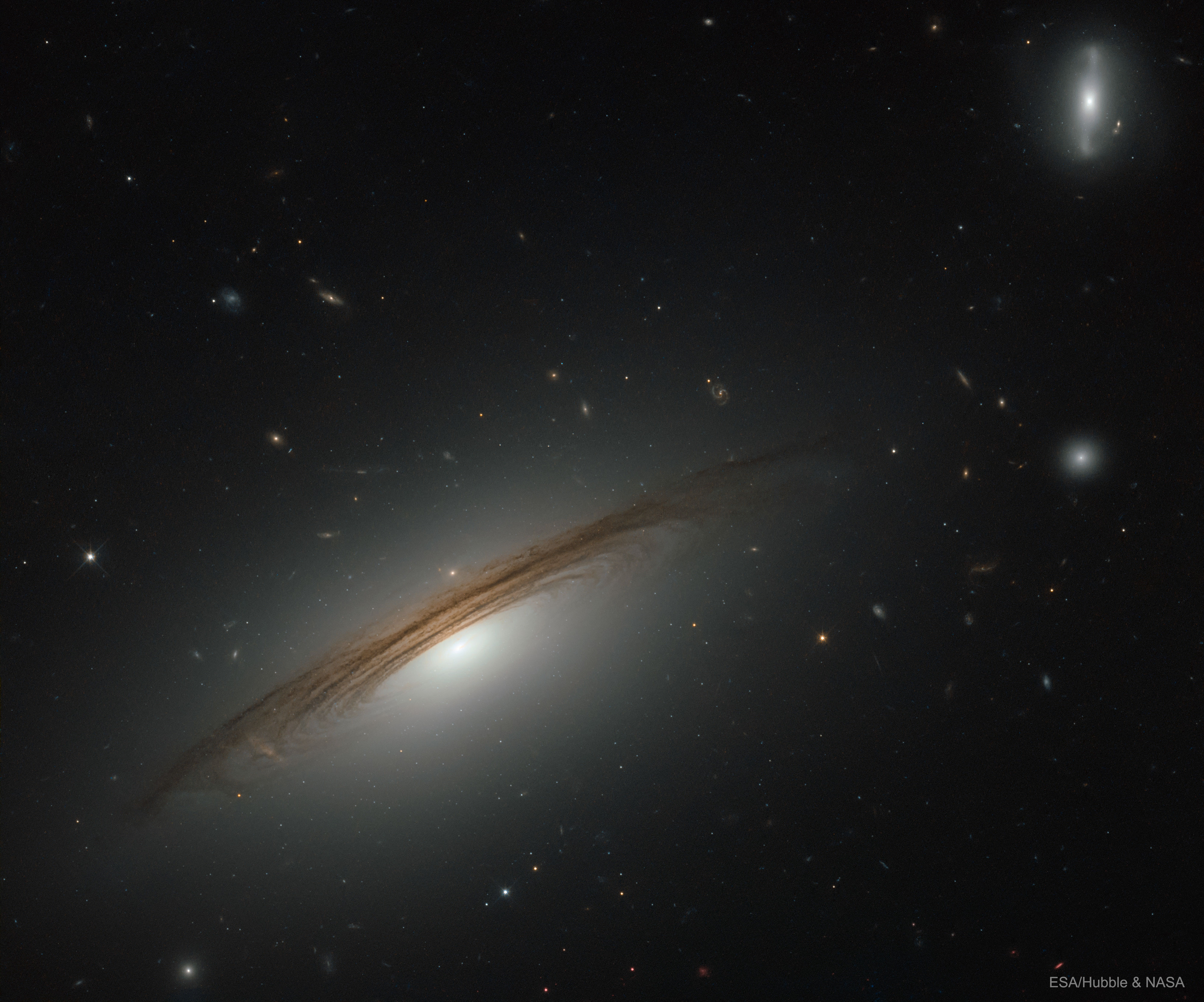 UGC12591_Hubble_4000.jpg