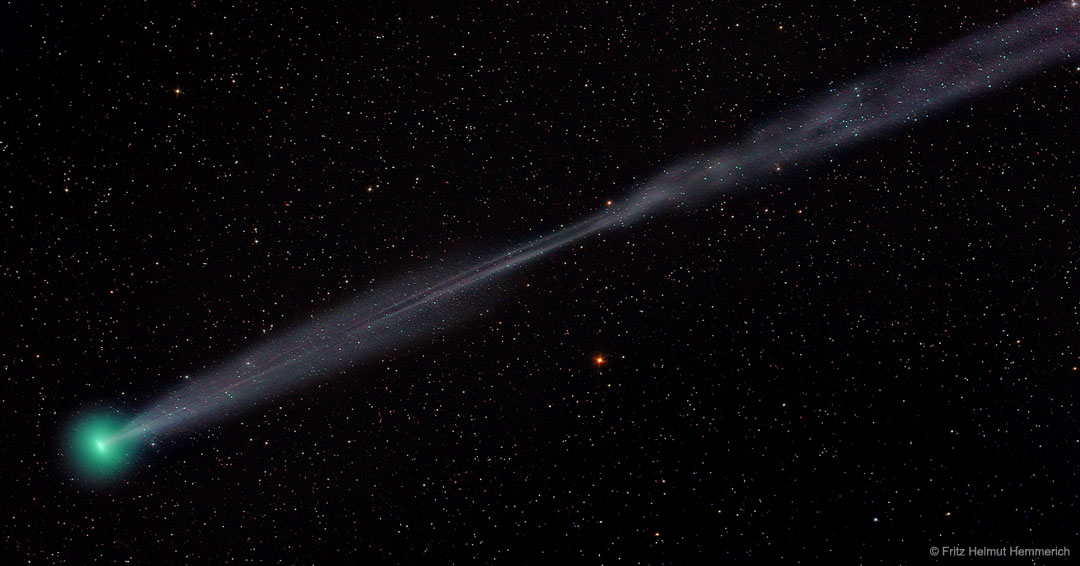 Una cola de iones partida en el Cometa Lovejoy E4