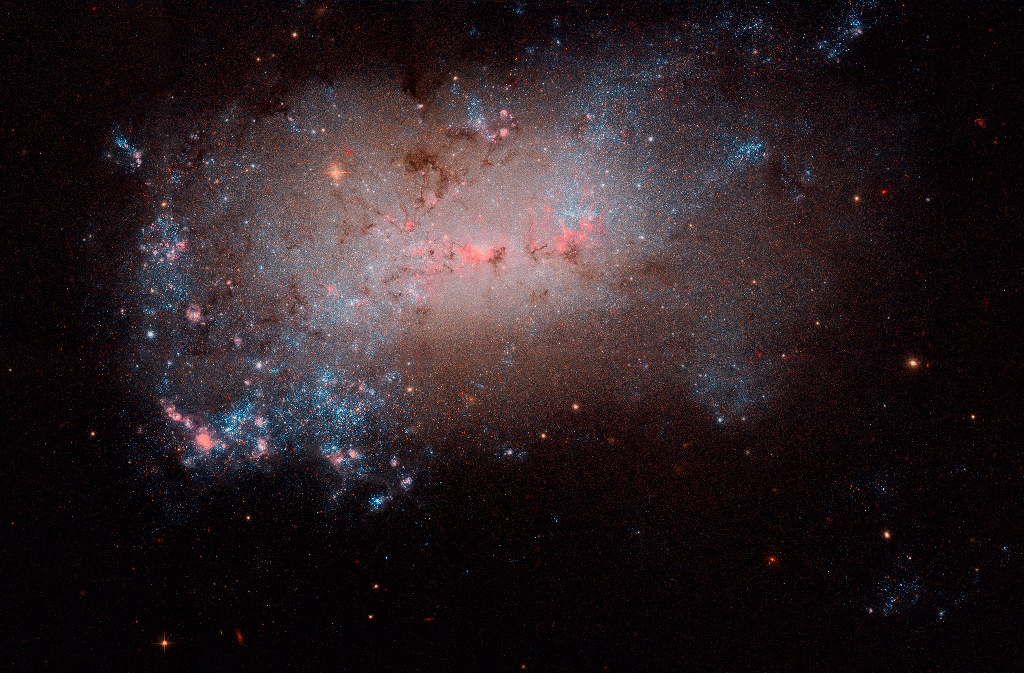 NGC 4449: primer plano de una pequeña galaxia