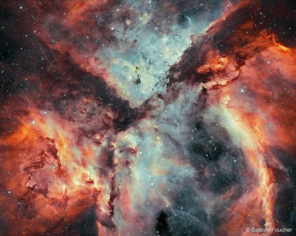 Estrellas, gas y lucha contra el polvo en la nebulosa Carina