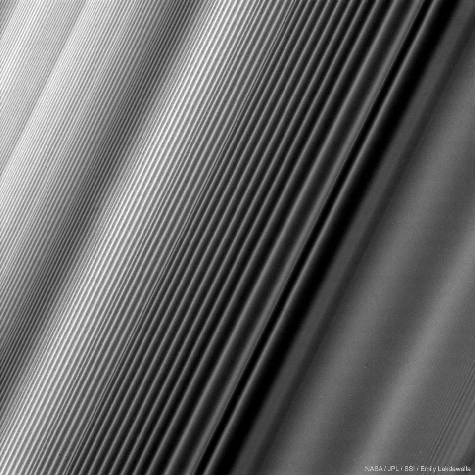 Ondas de densidad en los anillos de Saturno de Cassini