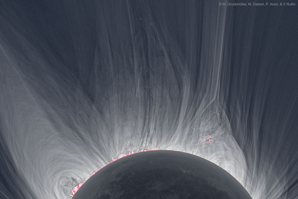 Vista detallada de una corona en eclipse solar