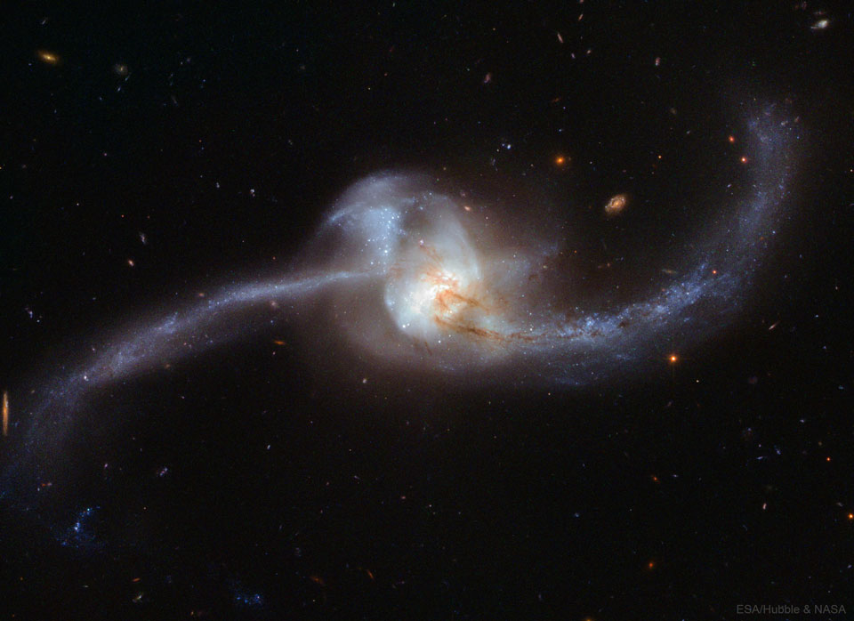 NGC 2623:哈勃星系合并